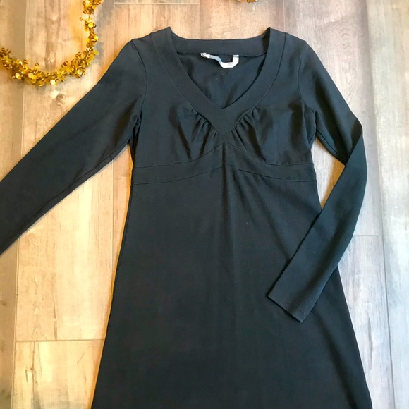 Athleta Dresses & Skirts - ATHLETA !!  Black Dress  - long sleeve - v-neck 👗🖤